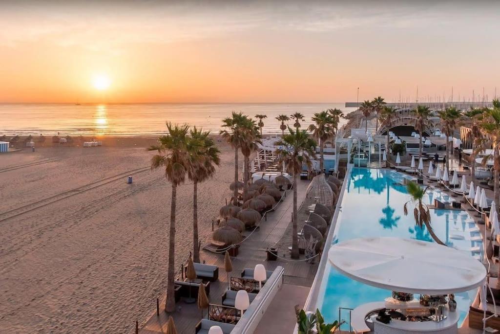 Noche Insolita En Yate De 16M A 2 Minutos De La Playa Valencia Exteriör bild